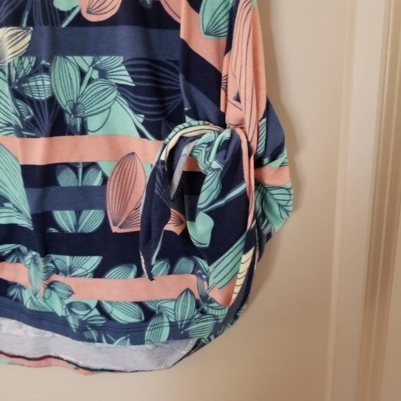 LulaRoe Floral Leaf Patterned Side Knot Tunic XXS - Picture 4 of 7